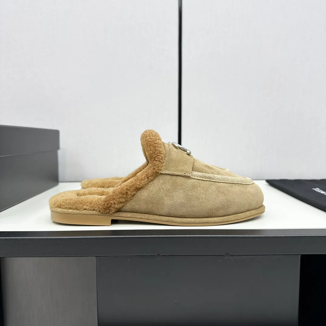 👟👟Ex-factory price 600👟👟Chanel 24K new furry loafers and Teddy furry shoes for autumn and winter. Very comfortable. Maillard brown is still very suitable for autumn and winter~ Suede upper, fur lining integrated, leather outsole Size: 35-39, other sizes are customized